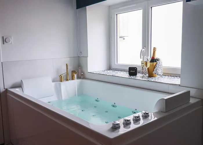 Saphir - Jacuzzi & Sauna Apartment Saint-Etienne (Loire)
